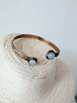 Brazalete pulsera ajustable latón y vidrio opalino