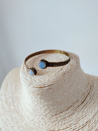 Brazalete pulsera ajustable latón y vidrio opalino