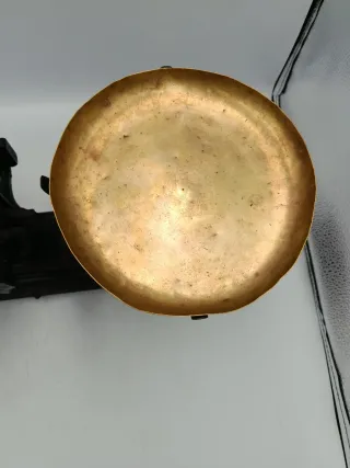 BALANZA CON PLATOS DE LATÓN PESA HASTA 5 KG.