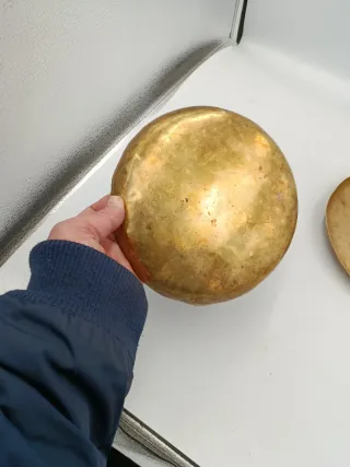 BALANZA CON PLATOS DE LATÓN PESA HASTA 5 KG.