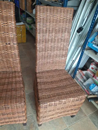 2 Sillas de mimbre y madera