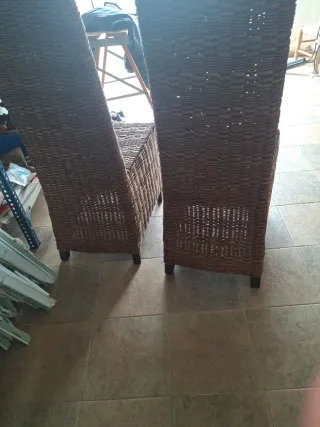 2 Sillas de mimbre y madera