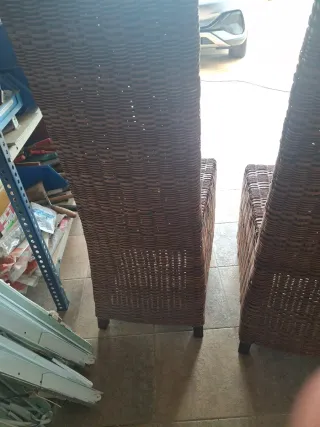 2 Sillas de mimbre y madera