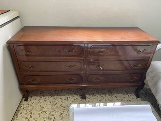 Cómoda de madera marrón