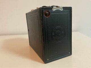 1156. KODAK BROWNIE Nº 2A Model C. 100 años.