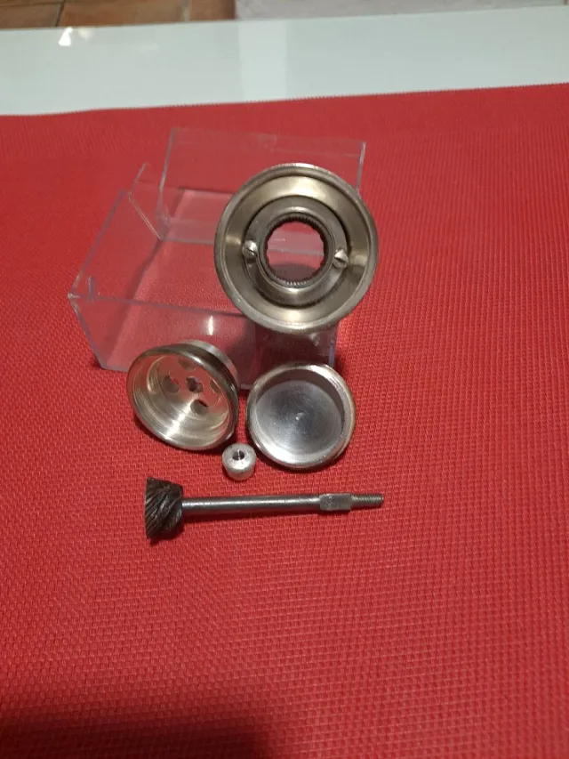 Molinillo antiguo de platería Broggi (Milán).