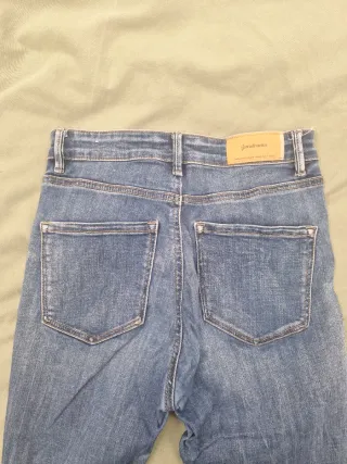 Pantalón vaquero Stradivarius