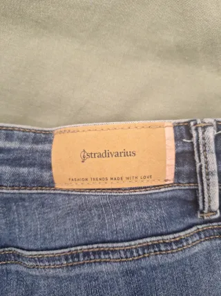 Pantalón vaquero Stradivarius