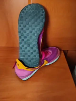 Zapatillas Nike Moradas y Amarillas