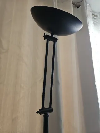 Lámpara de pie salón negra.  Entrega en mano