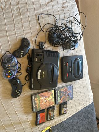 Console Sega Mega Drive nera + giochi