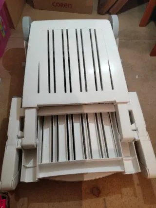 2 Tumbonas plástico con cajón, ruedas y colchoneta