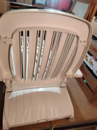 2 Tumbonas plástico con cajón, ruedas y colchoneta