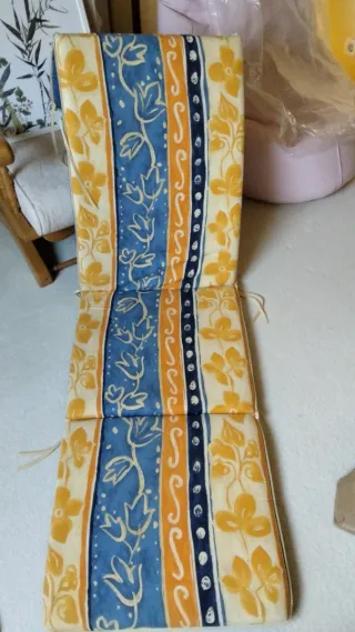 2 Tumbonas plástico con cajón, ruedas y colchoneta