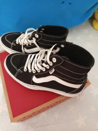 Botas Vans Plataforma Negras Blancas Nuevas