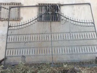 Puerta de hierro macizo forjad hancho4.90 alto3.50