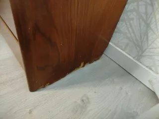 Mesitas de noche de madera. Las 2x20€