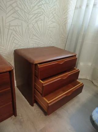 Mesitas de noche de madera. Las 2x20€
