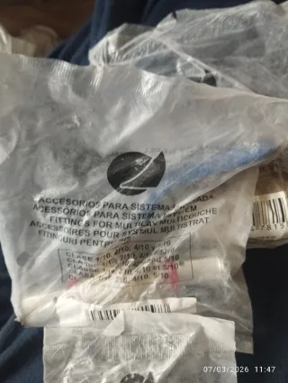 Conectores Isotubex y Uponor. Lote de 20 por 25 e