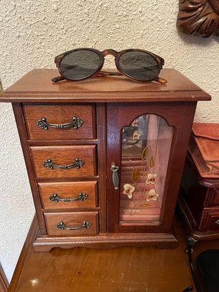 Joyero de madera tipo cómoda