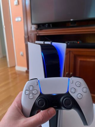PS5 con lector + mando DualSense + juegos PERFECTA