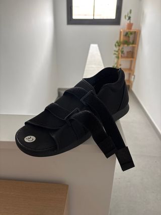 Zapato ortopédico negro ajustable, talla XL