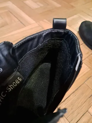 Botines negros con correa