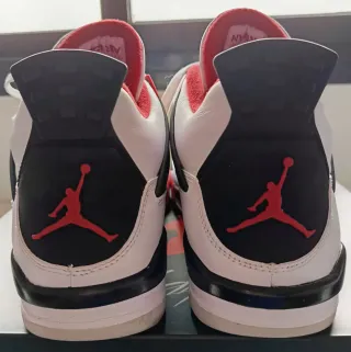 Nike Air Jordan 4 Rojas y Blancas