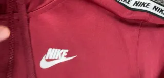 ¡¡OFERTA!! Talla XS Chaqueta Nike Burdeos