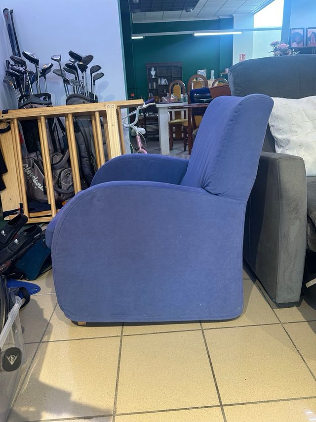 Sillón azul de tela