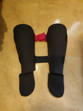 Espinilleras Decathlon Negras