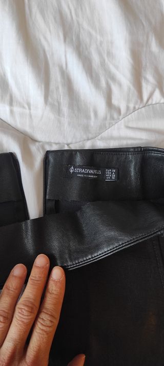 Minifalda de cuero negra