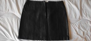 Minifalda de cuero negra