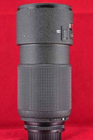 Objetivo AF Nikkor 80-200mm f:2.8 D + parasol HB-7