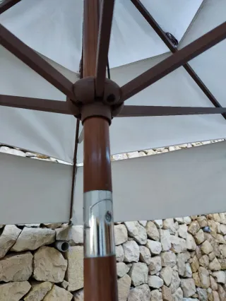 Sombrilla grande jardín madera beige