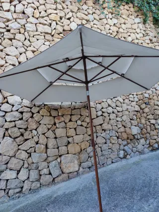 Sombrilla grande jardín madera beige