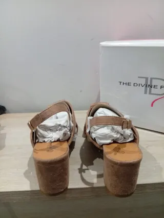 Sandalias tacón The Divine Factory T39