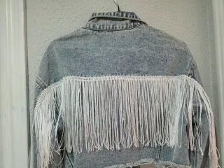 Chaqueta vaquera S con flecos y rotos