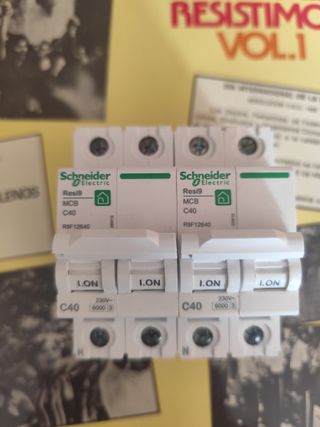 2 Interruptores 2p 40A  Automáticos Schneider