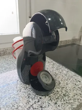 Cafetera de cápsulas Dolce Gusto, negra y roja