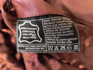 Chaqueta de piel granate talla 48 Forro acolchado