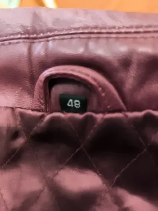 Chaqueta de piel granate talla 48 Forro acolchado