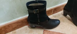 Botines ante y charol negros