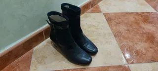 Botines ante y charol negros