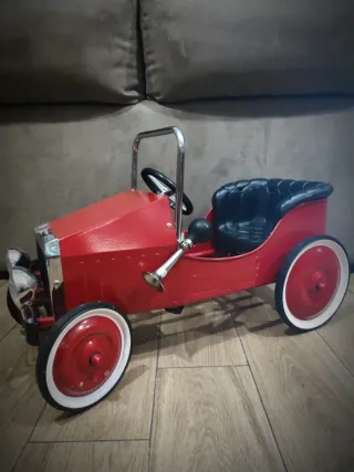 Coche de pedales vintage de metal