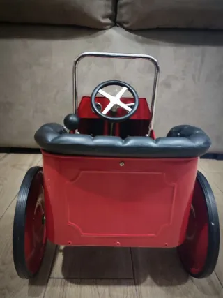 Coche de pedales vintage de metal