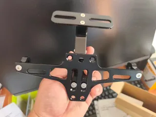 Soporte matrícula moto aluminio negro con led.