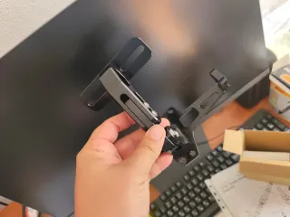 Soporte matrícula moto aluminio negro con led.