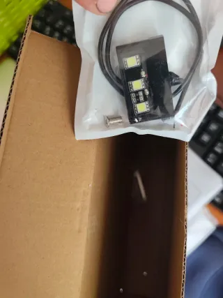 Soporte matrícula moto aluminio negro con led.