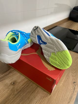 Zapatillas de pádel PUMA azules y verdes